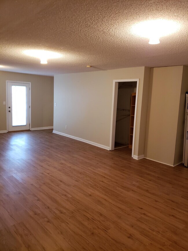 Building Photo - 103 Timber Ridge Dr