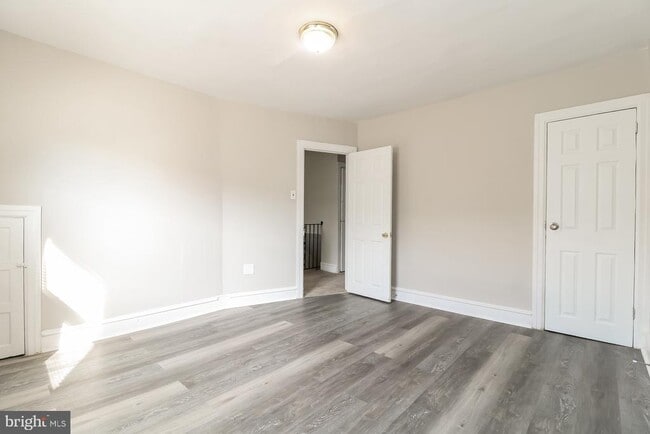Building Photo - 7037 Elmwood Ave