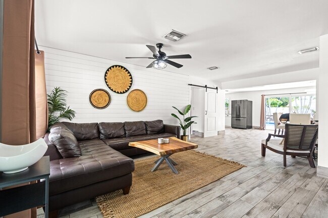 Building Photo - 19165 SE Homewood Ave