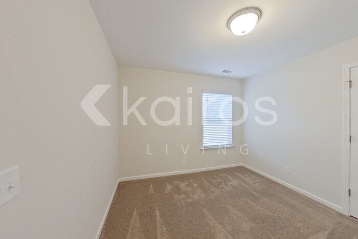 Building Photo - 107 Lord Effingham Wy