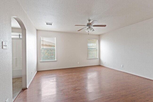 Building Photo - 608 Cactus Creek Pl