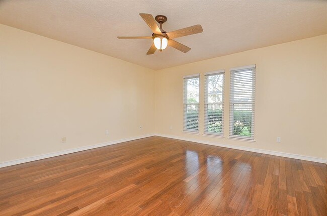 Building Photo - 2731 River Birch Dr
