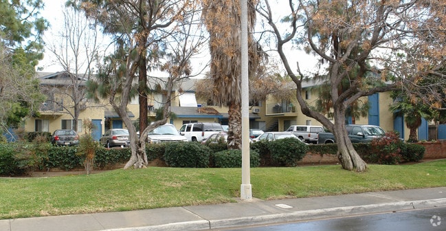 Building Photo - 625 Van Houten Ave