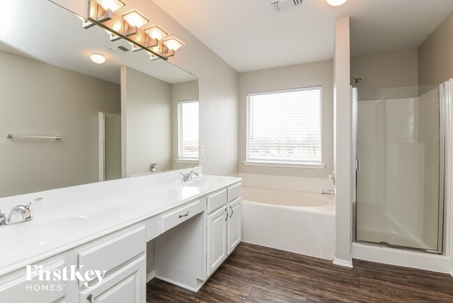 Building Photo - 828 Jockey Club Ln