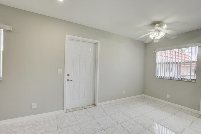 Building Photo - 193 Tuscany C