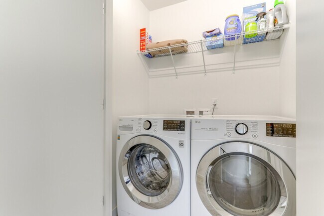 Building Photo - 128A W Florentia St