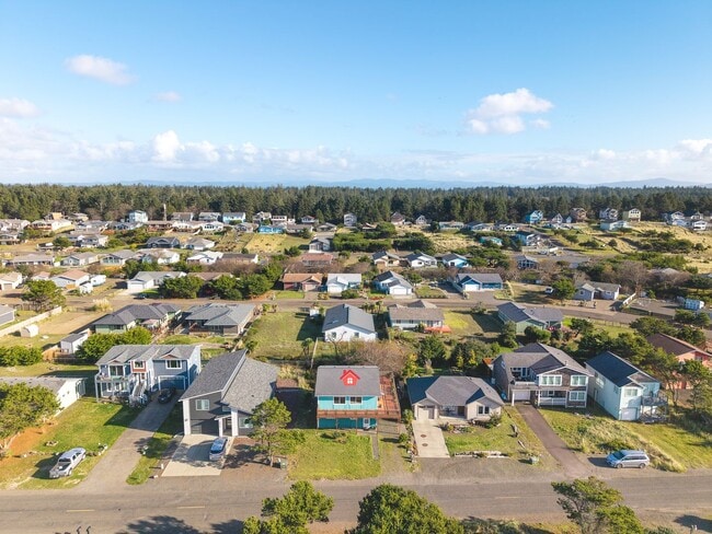 Building Photo - Ocean Park 2-Story Home, Deck with Views, ...