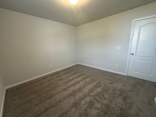 Building Photo - 191 Hornet Dr