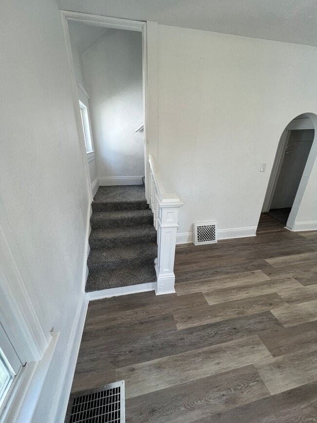 Building Photo - 3 bed /2 bath single family rental home fo...