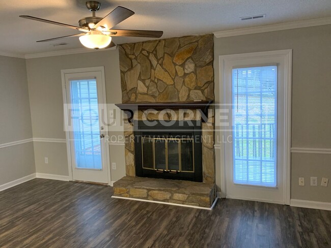 Building Photo - Beautiful 2 Bedroom 2.5 Bath Townhome