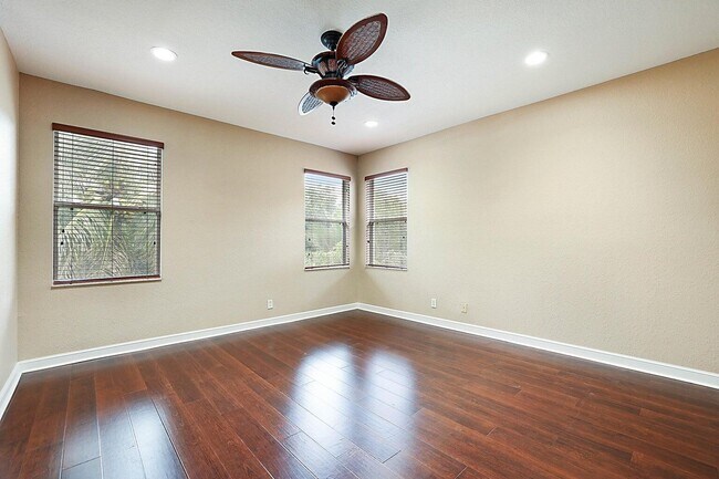 Building Photo - 748 Cresta Cir