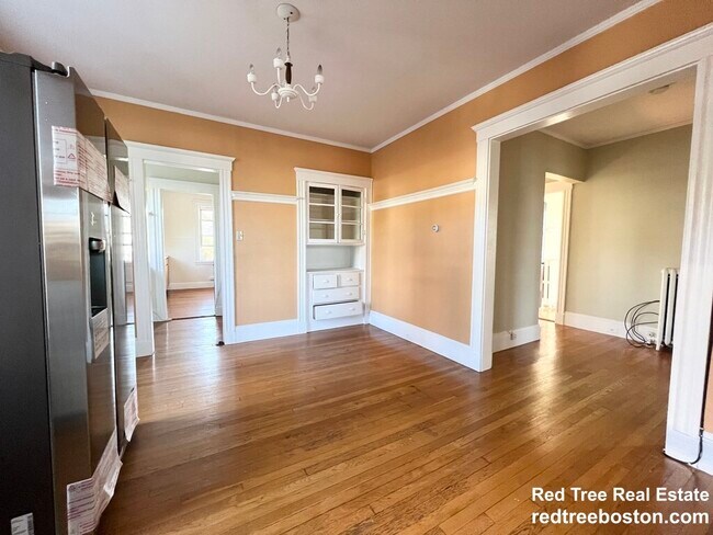 Building Photo - 10 Perkins St