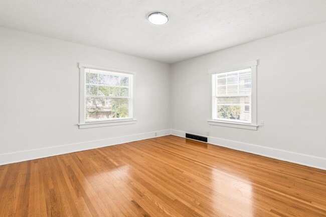 Building Photo - 523 Park Ave