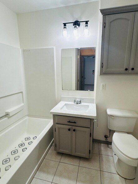 Building Photo - 4408 N 24th Ln