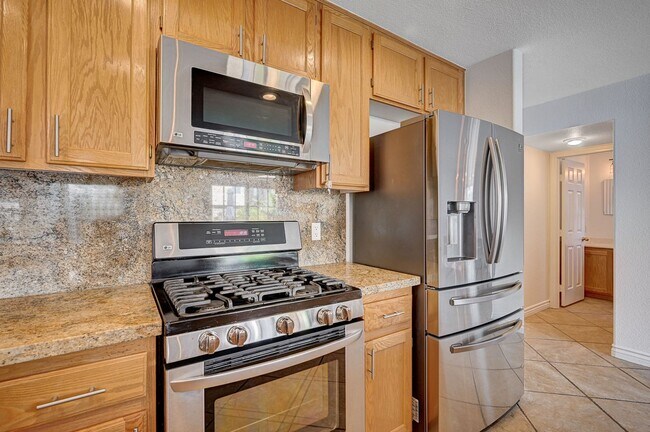 Building Photo - 3 BEDROOM + POOL IN DESIRABLE PECCOLE RANC...