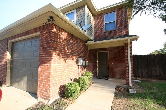 Building Photo - Little Piece of HEAVEN~3/2.5 Home w/ Open ...