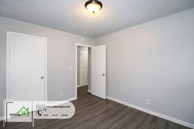 Building Photo - 2082 Martian Way
