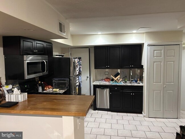 Building Photo - 114 N 3rd St