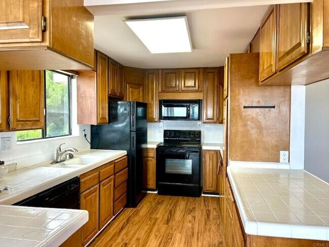 Building Photo - 25072 Alicia Dr