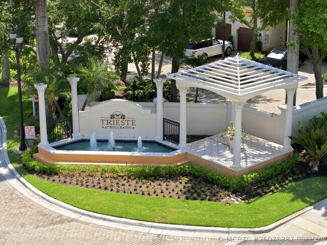 Building Photo - 5550 NE Trieste Terrace