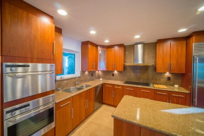 Building Photo - 4000 S Ocean Blvd