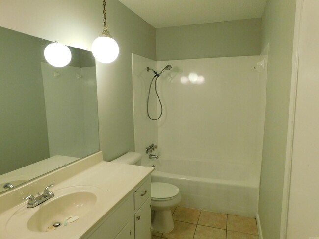 Building Photo - 2203 Fendley Dr