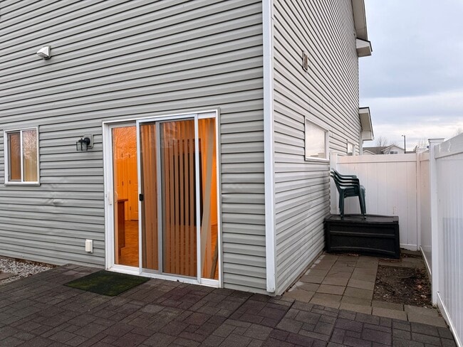 Building Photo - Home in the Landings