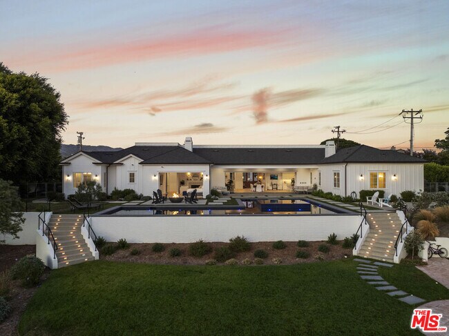 Building Photo - 6671 Dume Dr