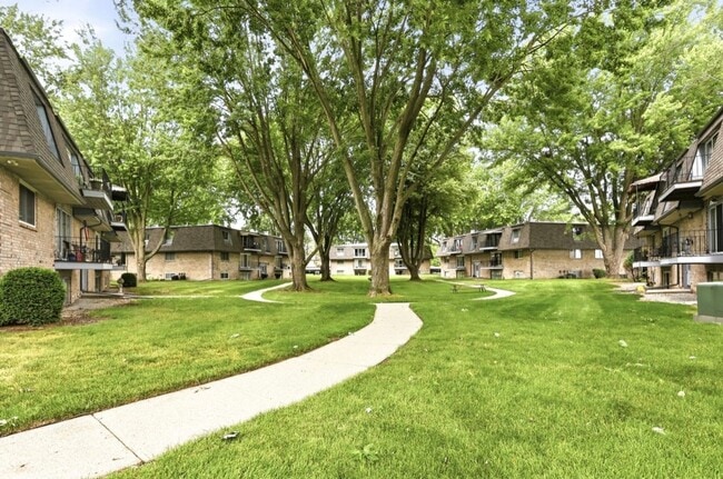 Building Photo - 2 Bedroom, 1.5 Bath Condo for Rent!