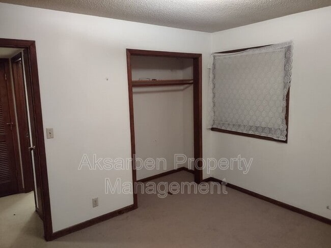 Building Photo - 311 E Spruce St