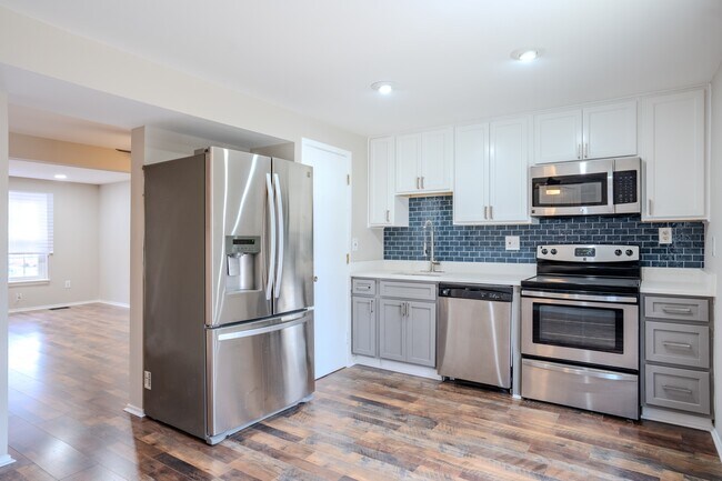 Building Photo - 8505 Castlemill Cir