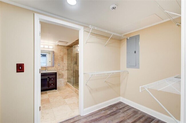 Building Photo - 3040 Stone Rd