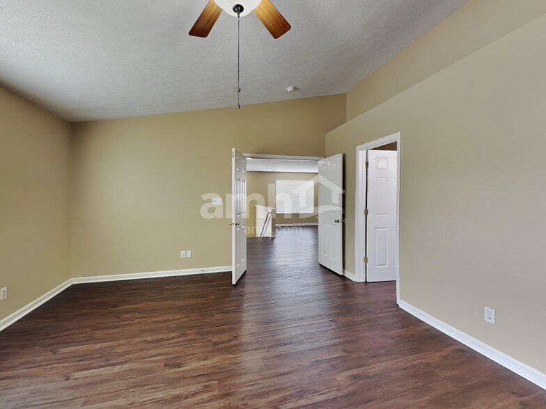 Building Photo - 2493 Monarchy Ln