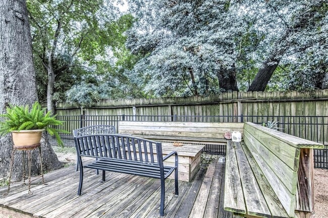 Building Photo - 5001 Lamonte Ln