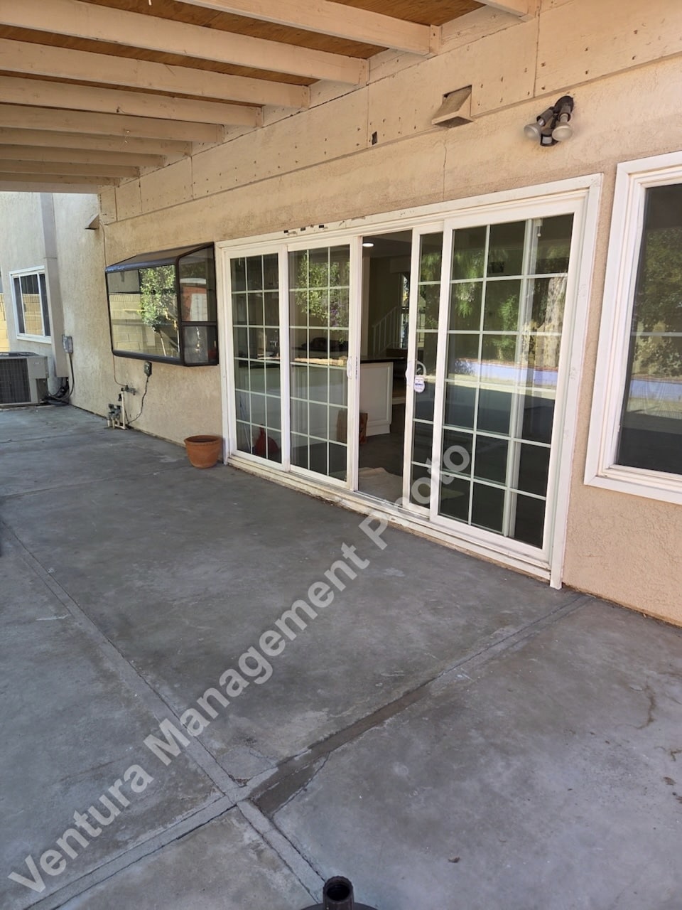 Building Photo - 2333 Lawnview Ct