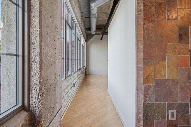 Building Photo - 315 2nd St