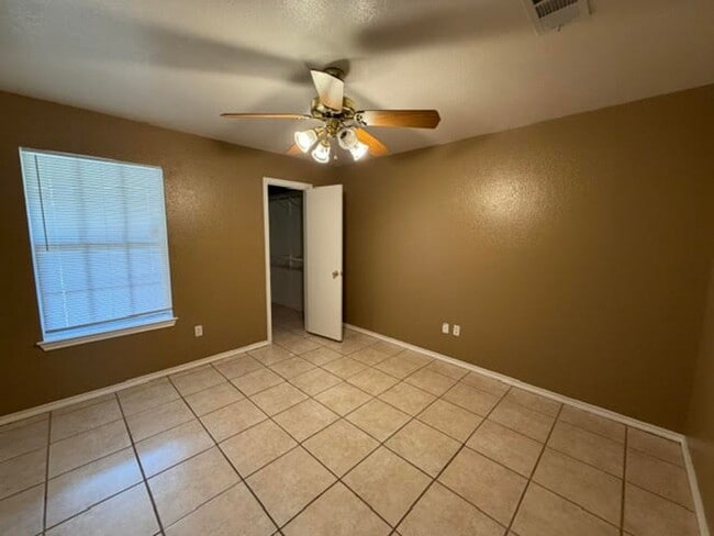 Building Photo - 10209 Lilac Ln