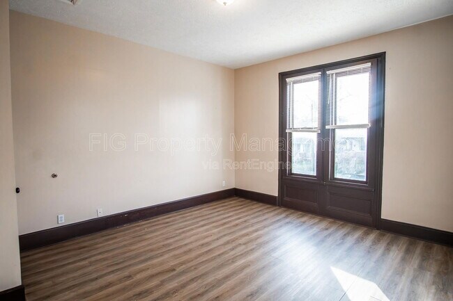 Building Photo - 1709 E 5th Ave