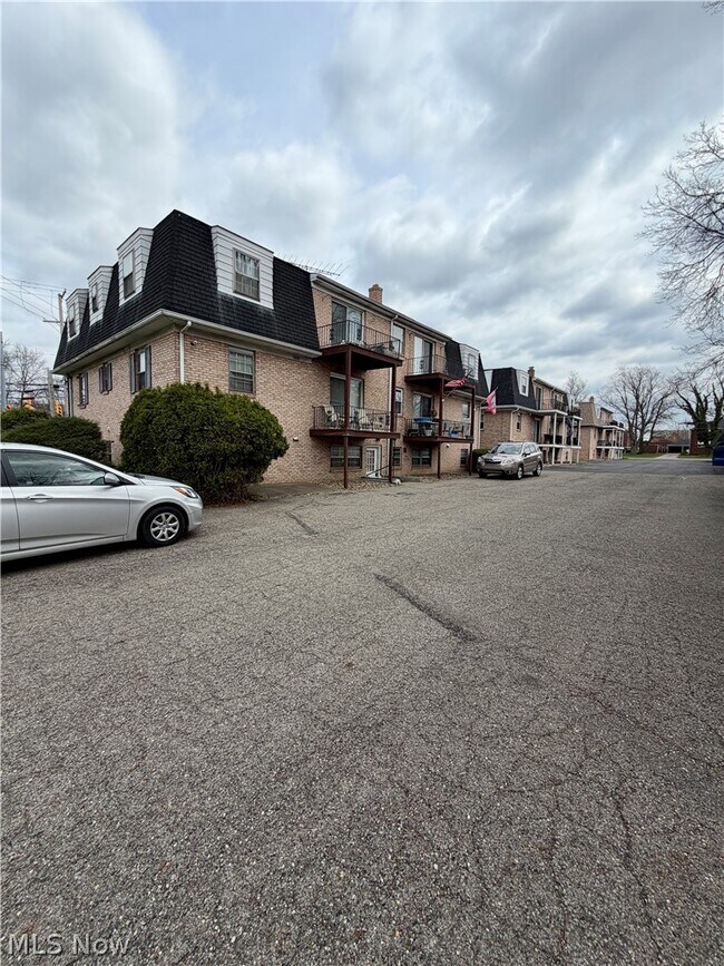 Building Photo - 369 Shields Rd