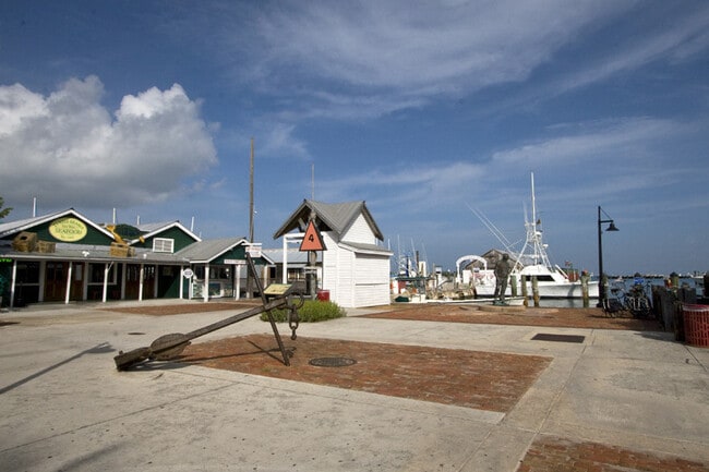 Building Photo - Furnished Studio Apartment in Old Town