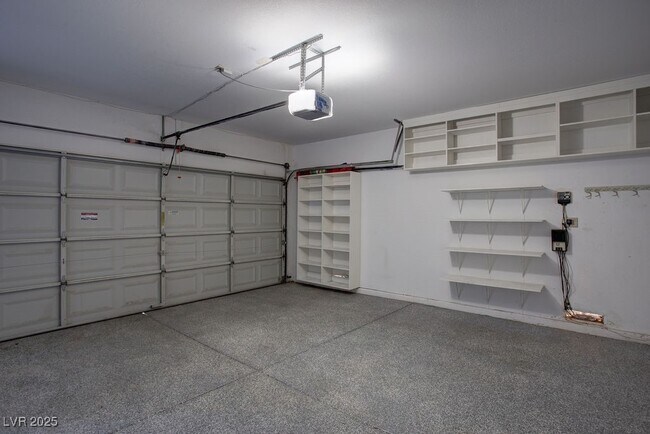 Building Photo - 8953 Diamond Falls Dr
