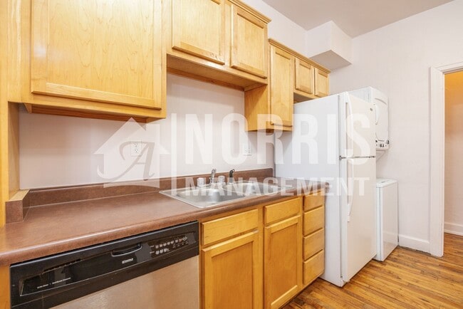 Building Photo - Adorable Private One Bedroom, One Bathroom...