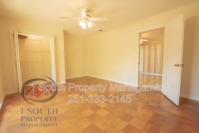 Building Photo - 5520 Vienna Ave