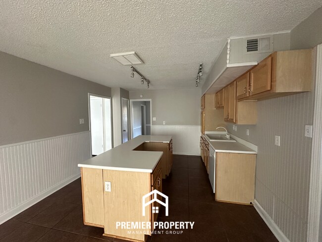 Building Photo - 2714 Gerald Ford Dr W