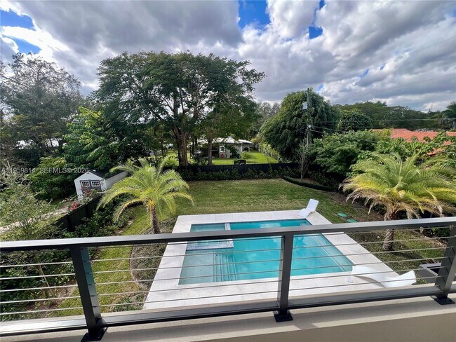 Building Photo - 7850 SW 67th Ave