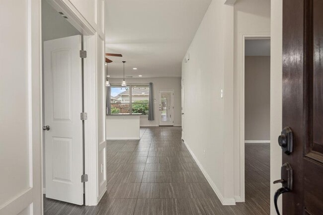 Building Photo - 604 Palmilla St