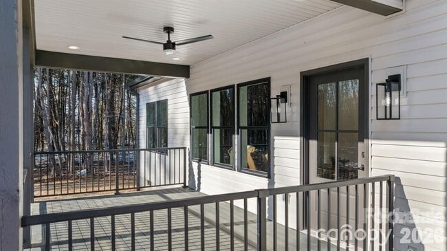 Building Photo - 548 Car Farm Rd