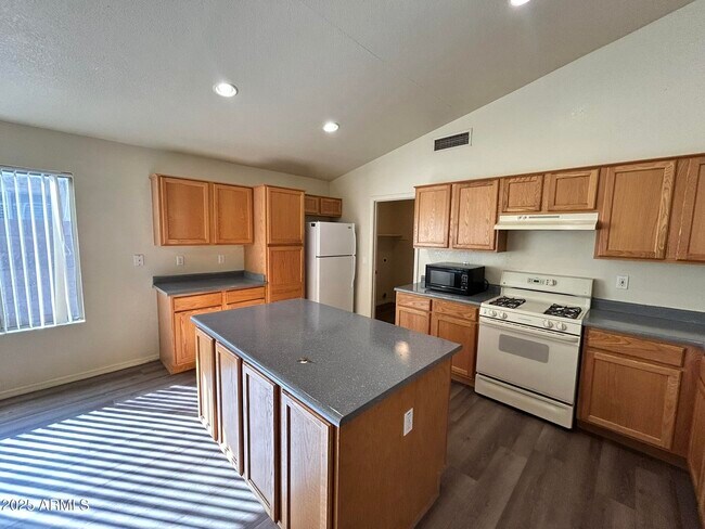 Building Photo - 10857 E Wier Ave