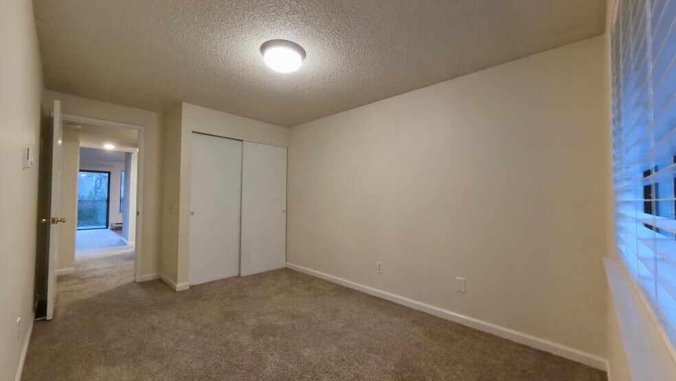 Empty Spare Bedroom - 6125 NE 193rd Place