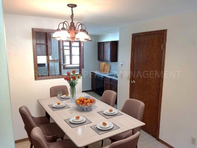 Building Photo - 2 BD - WHEN LOCATION, COMMUNITY AND PRICE MATTER...THIS IS THE PLACE FOR YOU!